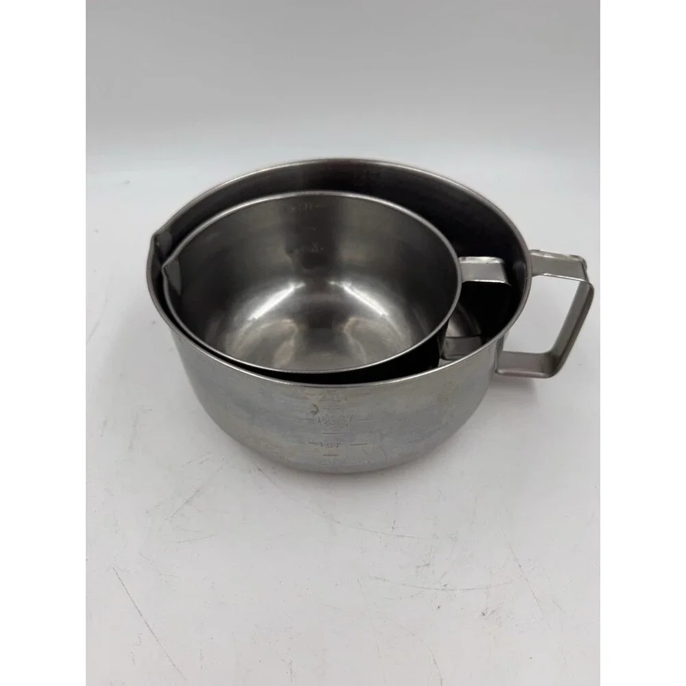 Set of 2 Interpur Stainless Measuring Bowls with Handles and Spouts 1Qt and 2 Qt
